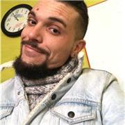 Insegnante con esperienza ventennale impartisce lezioni di inglese e materie scientifiche a studenti di superiori e università